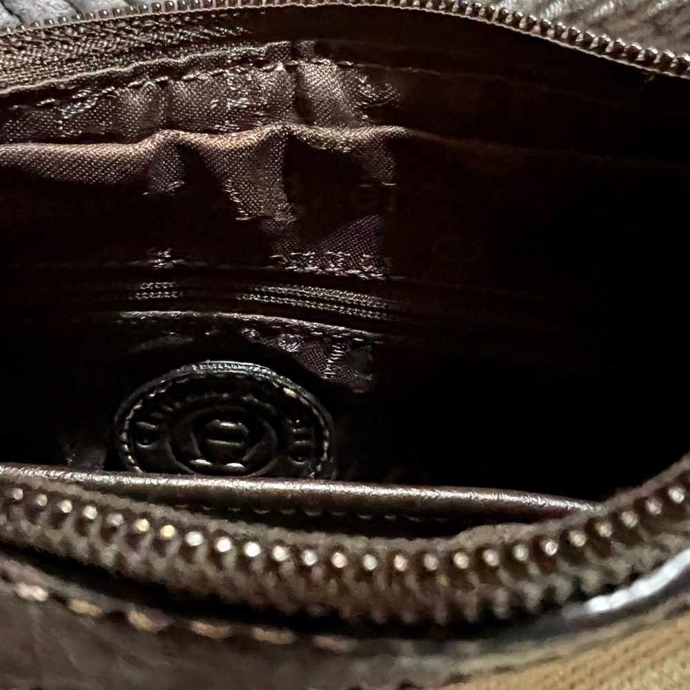 Elegant Etienne Aigner Tan and Brown Women's Shoulder Bag. - Picture 9 of 12